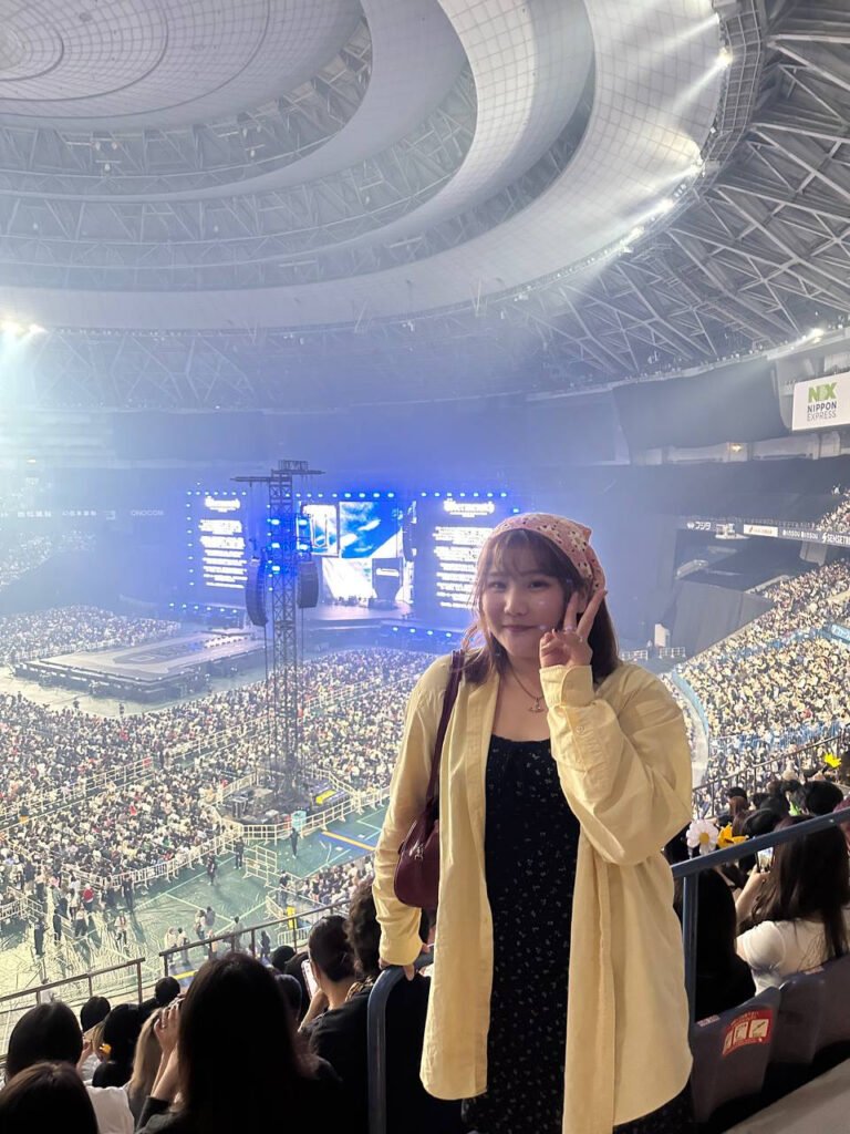 Chloe in a concert